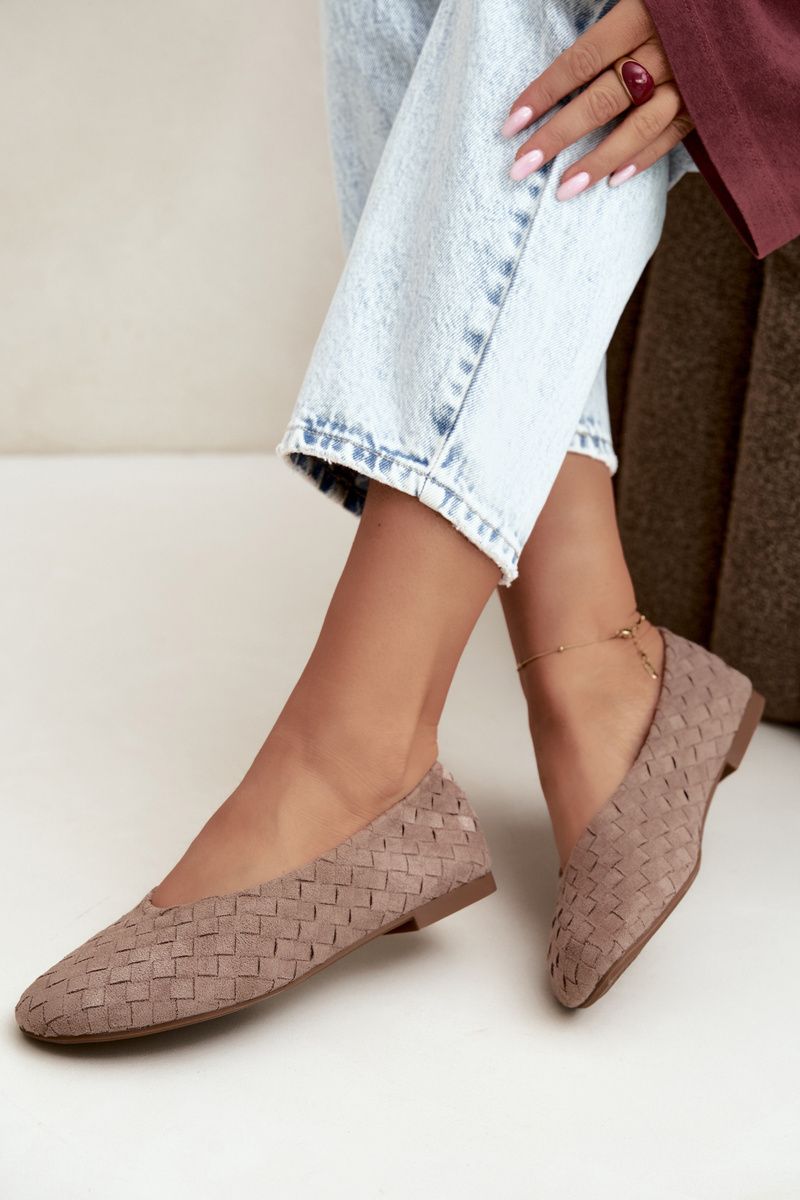 Geflochtene beige Ballerinas aus Kunstveloursleder