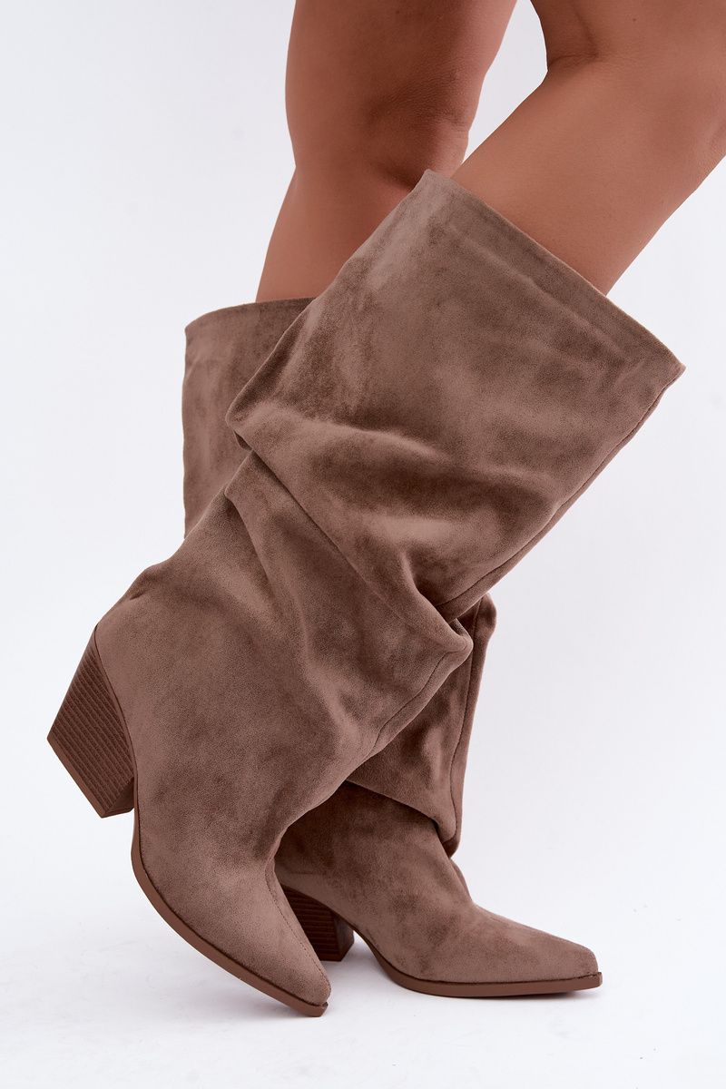 Beige Stiefel aus Veloursleder mit gerafftem Schaft und Absatz