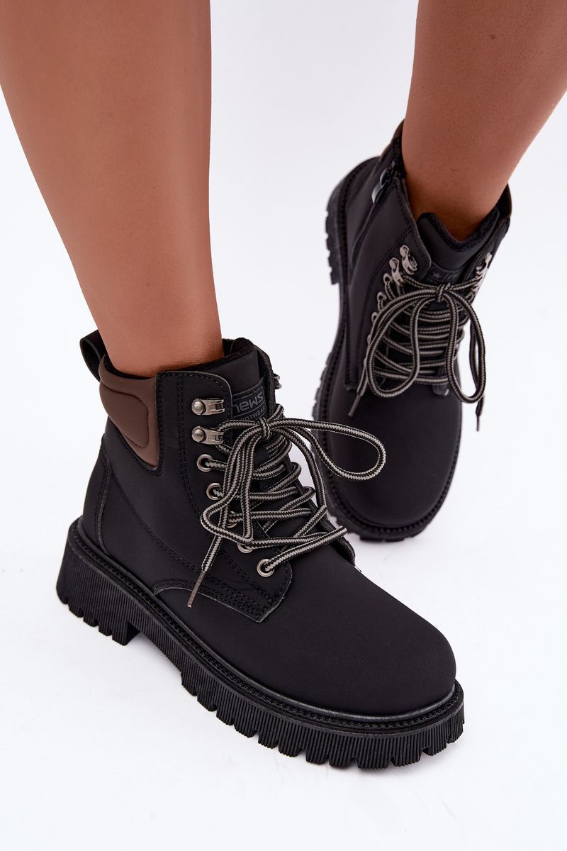 Schwarze gefütterte Stiefelette aus Kunstleder mit Plateau