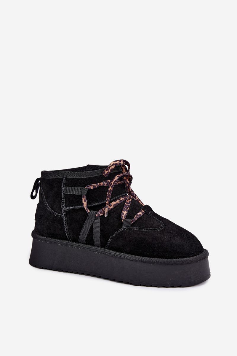 Schwarze Schneestiefel aus Veloursleder mit Schnürung und Plateausohle