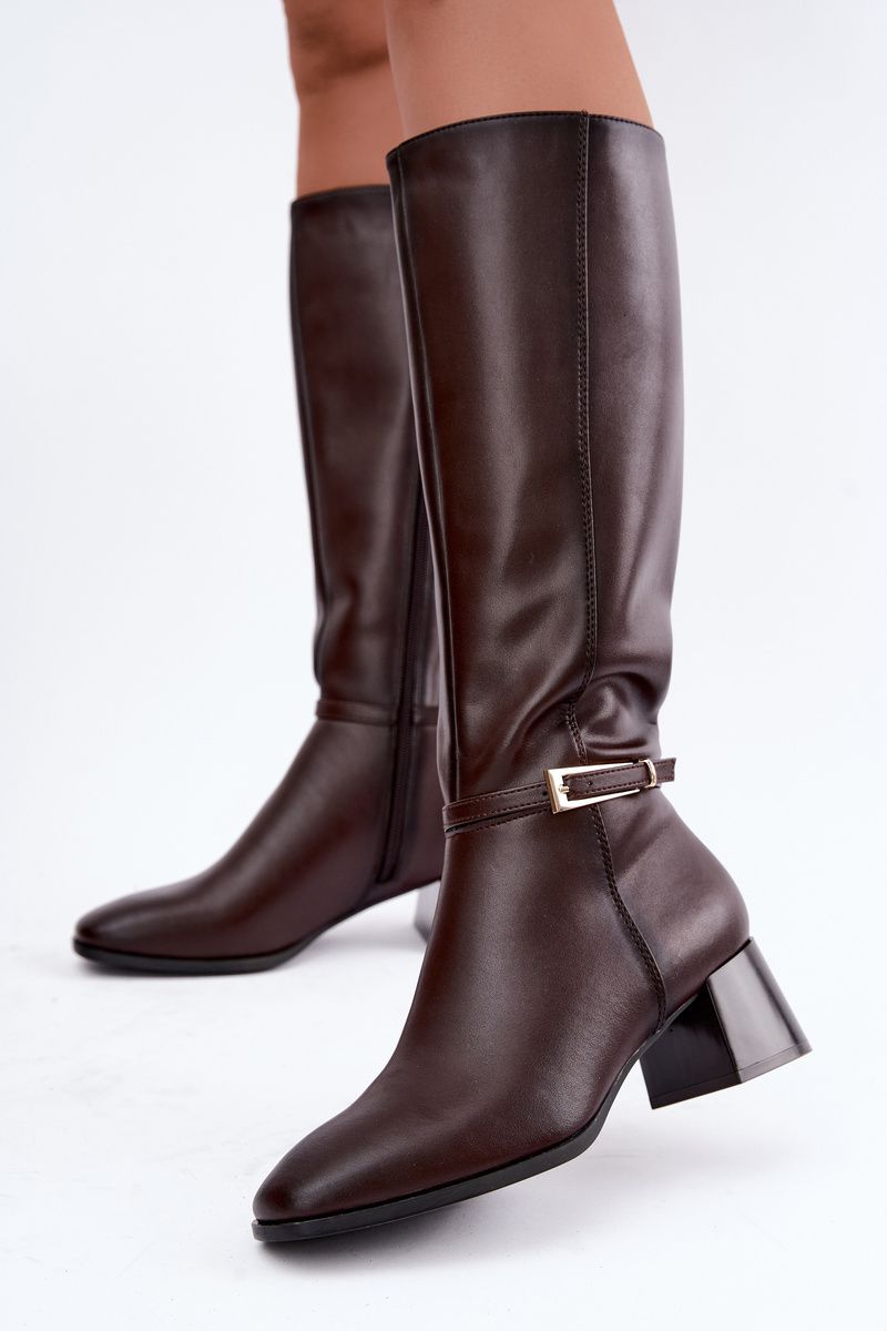 Gefütterte Lederstiefel mit Absatz und Schnalle, braun