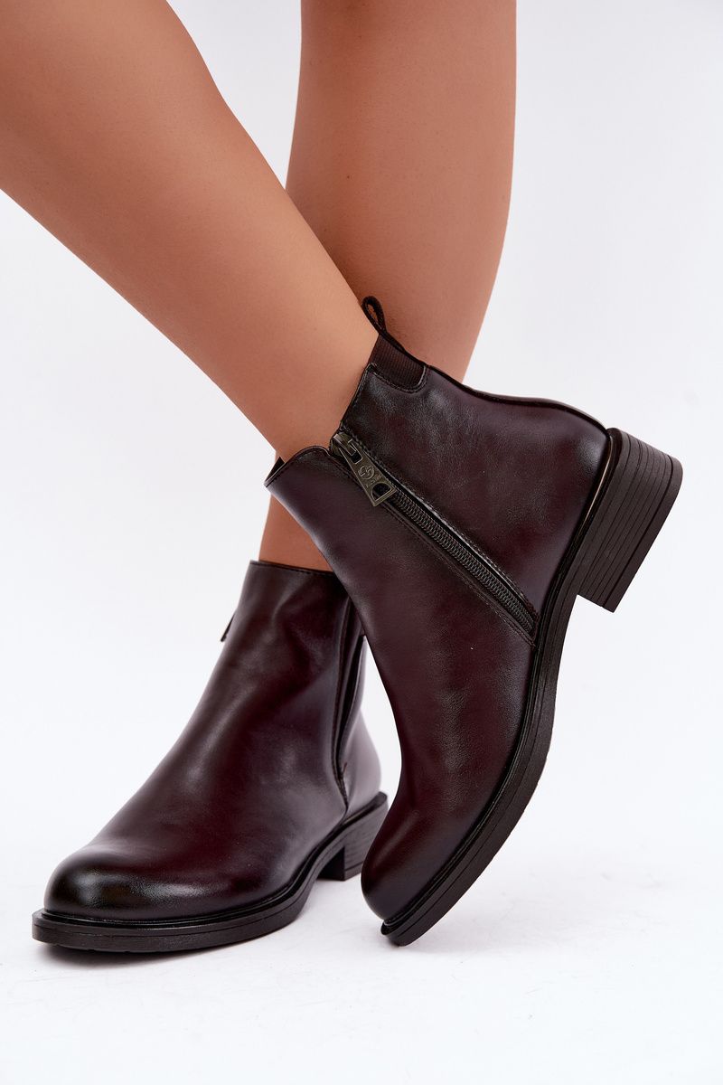 Gefütterte bordeauxrote Stiefelette aus Kunstleder mit flachem Absatz