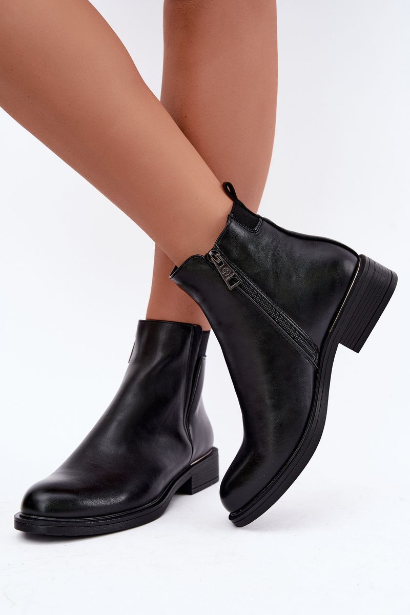 Gefütterte schwarze Stiefelette aus Kunstleder mit flachem Absatz