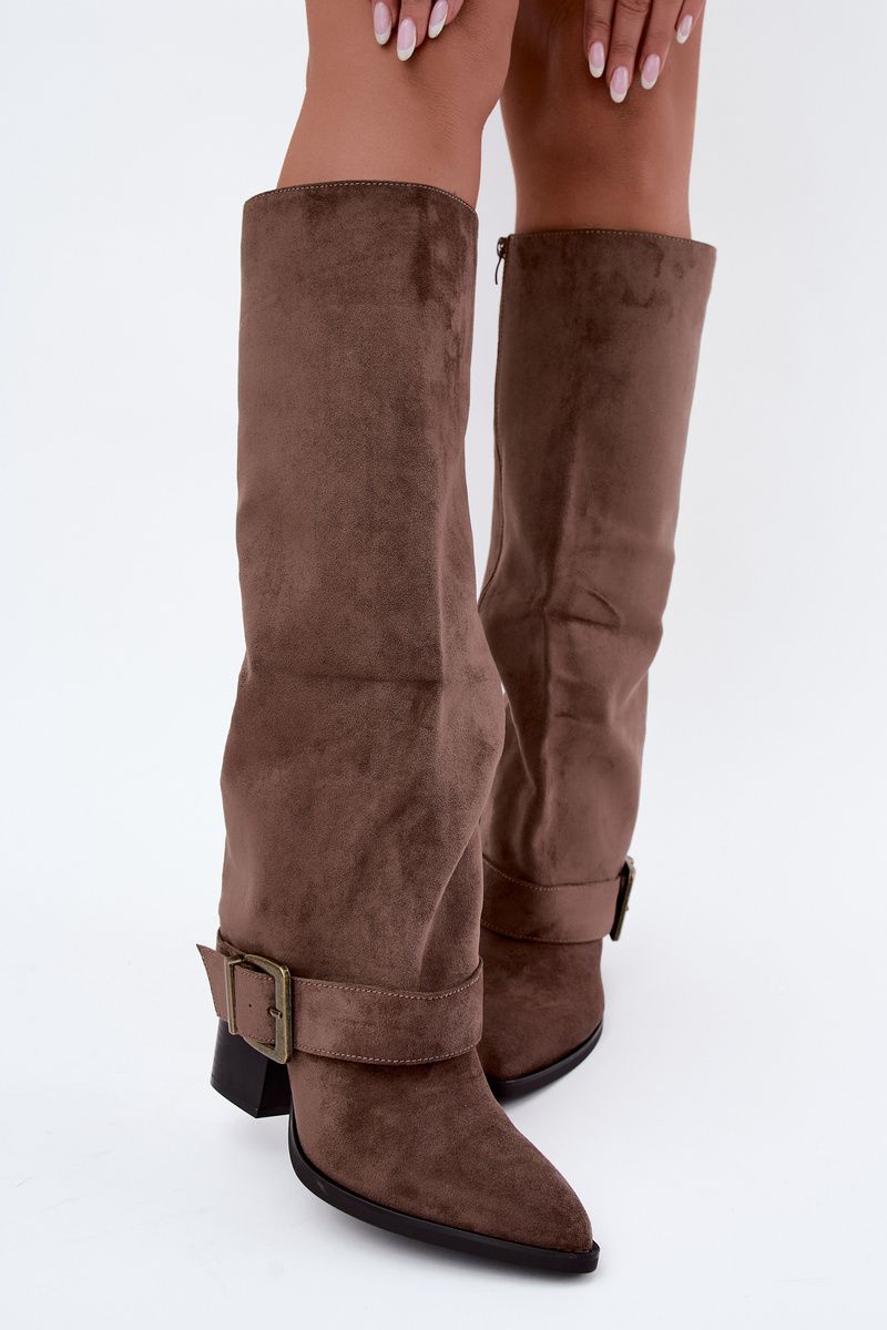 Stiefel mit Blockabsatz, umgeschlagenem Schaft und Schnalle, beige