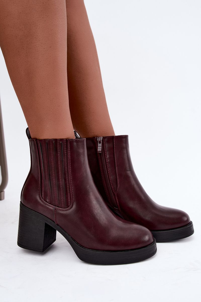 Gefütterte bordeauxrote Stiefelette mit Blockabsatz