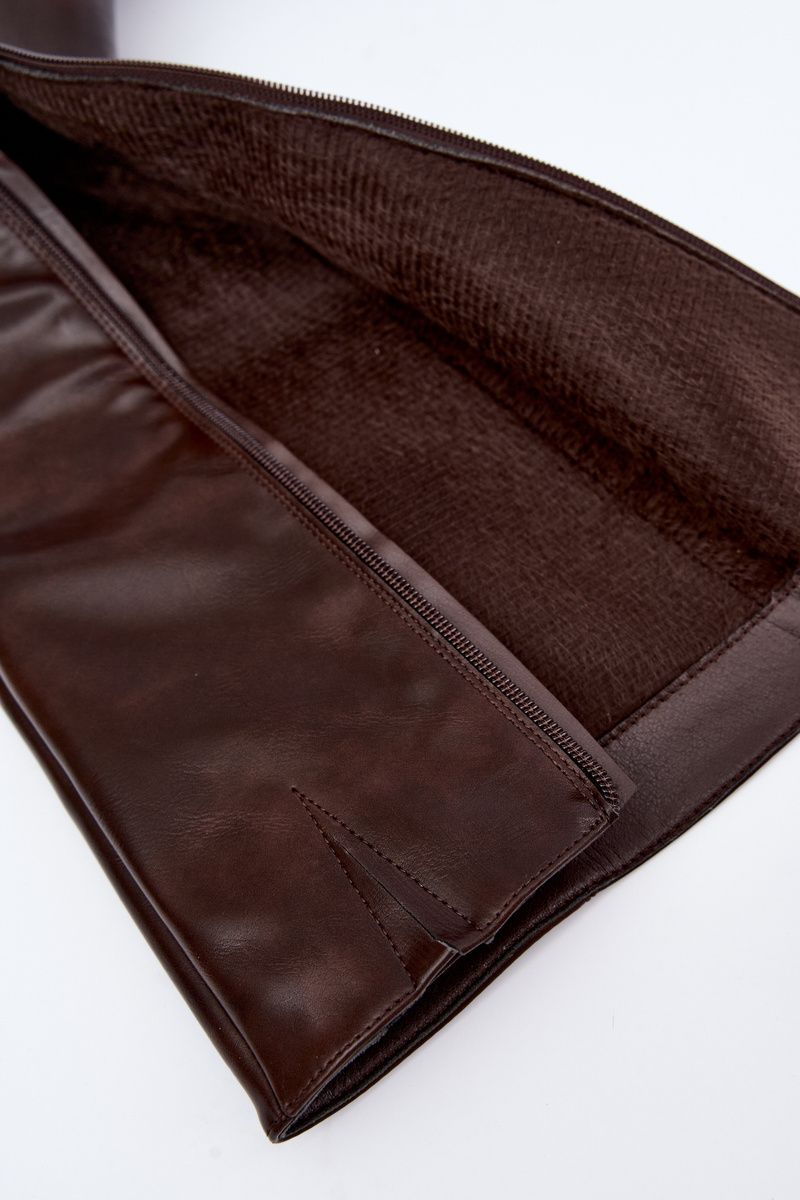 Gefütterte braune Overknee-Stiefel mit niedrigem Absatz