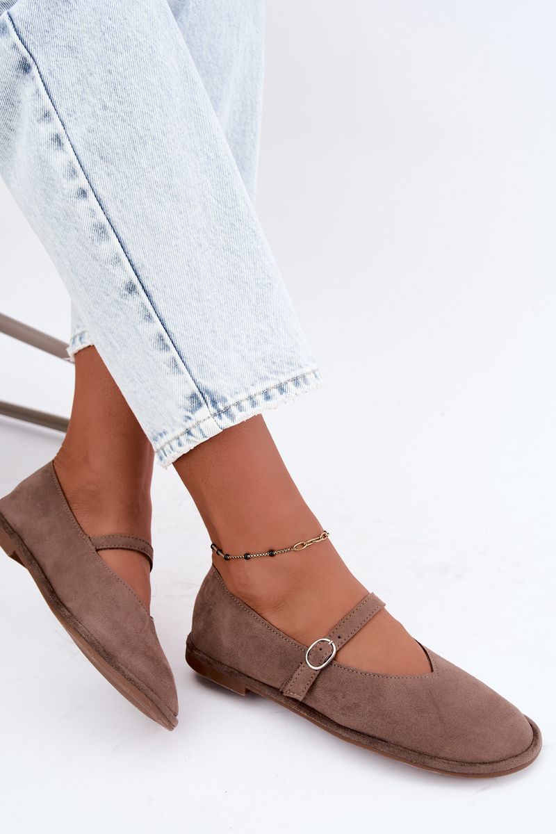 Barefoot-Ballerina mit Riemen aus beigem Wildleder