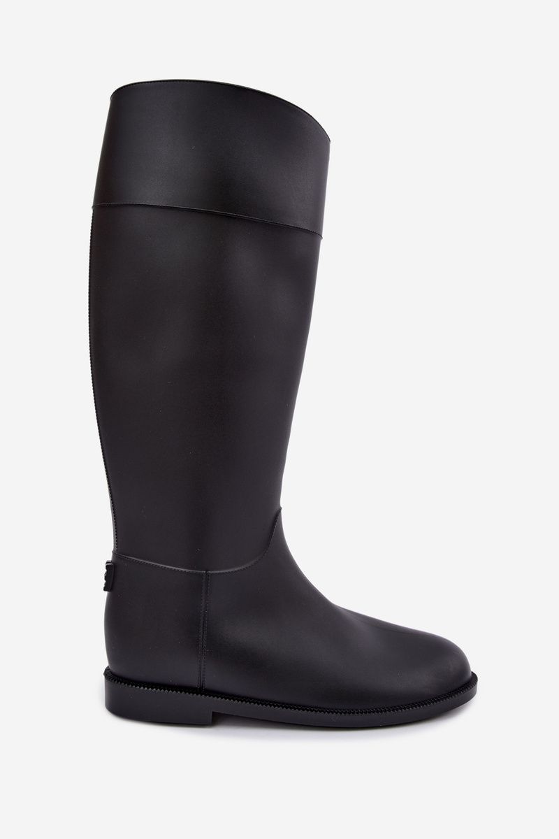 Hohe schwarze Gummistiefel mit flachem Absatz