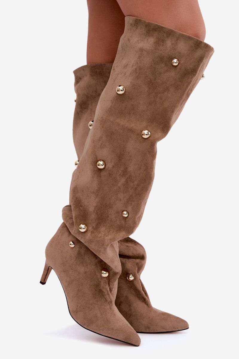 Beige Overknee-Stiefel mit Stilettoabsatz und goldenen Details