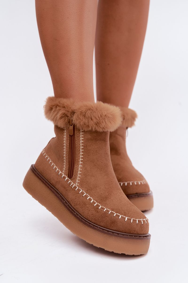 Schneestiefel mit Ziernähten und Fellbesatz camel