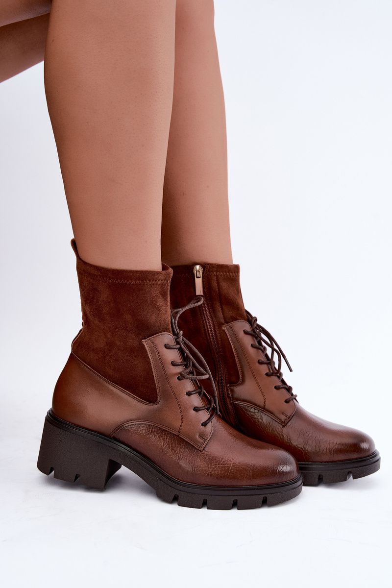 Braune Stiefelette mit Blockabsatz aus Kunstleder