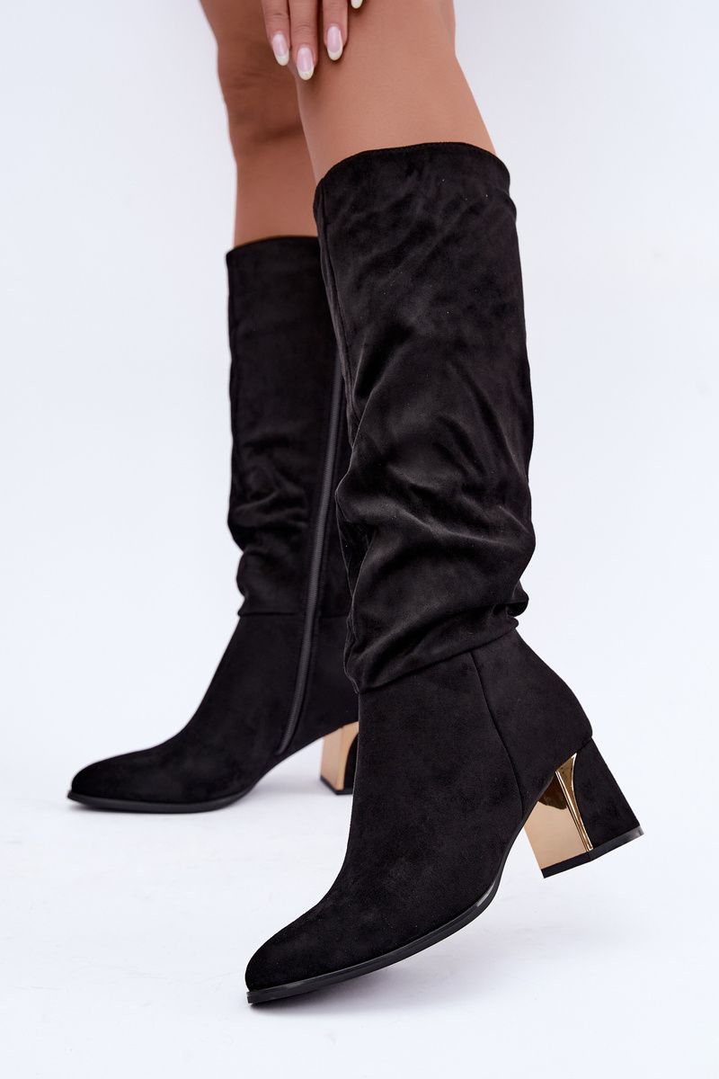 Schwarze Veloursstiefel mit Raffung und Blockabsatz