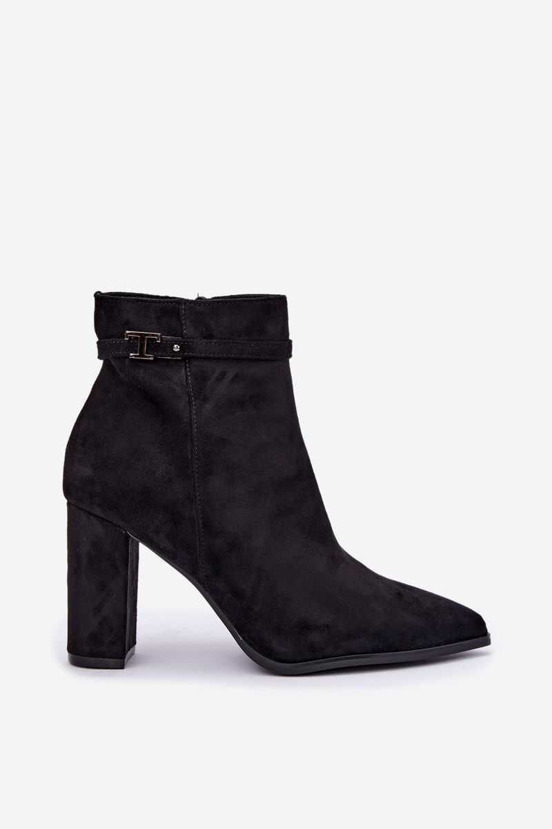 Schwarze Stiefelette mit Blockabsatz und dekorativem Riemen