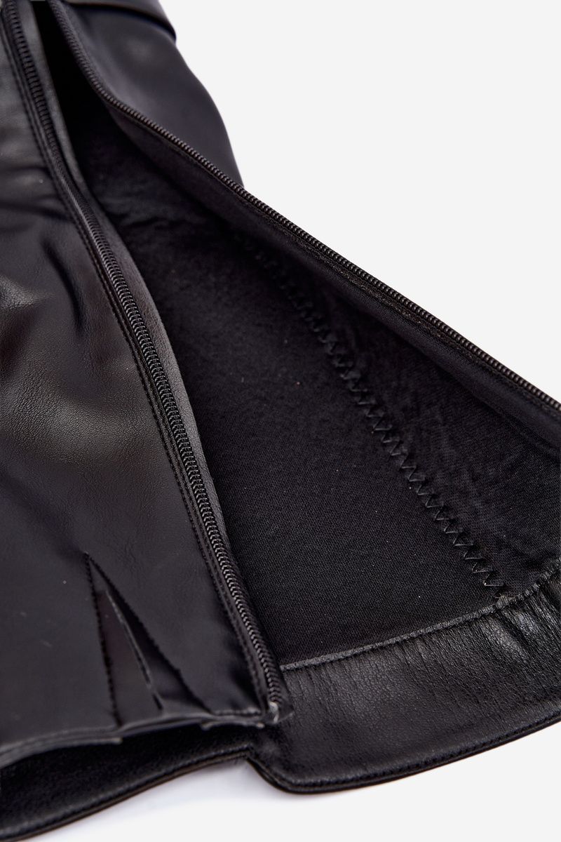 Gefütterte Stiefel mit Absatz und dekorativem Riemen schwarz