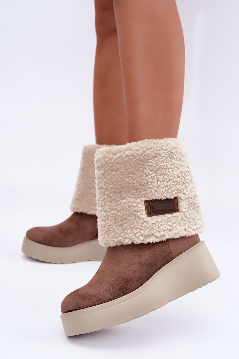 Beige Schneestiefel mit Keilabsatz und umgeschlagenem Schaft