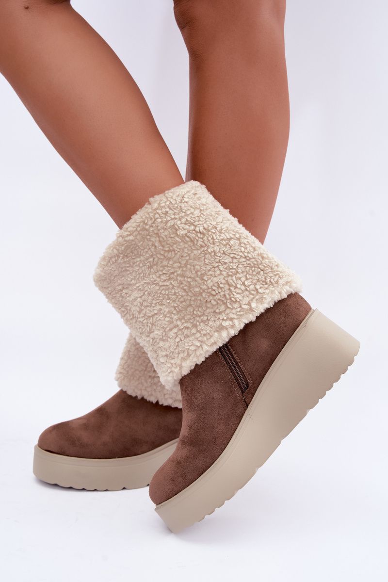 Beige Schneestiefel mit Keilabsatz und umgeschlagenem Schaft