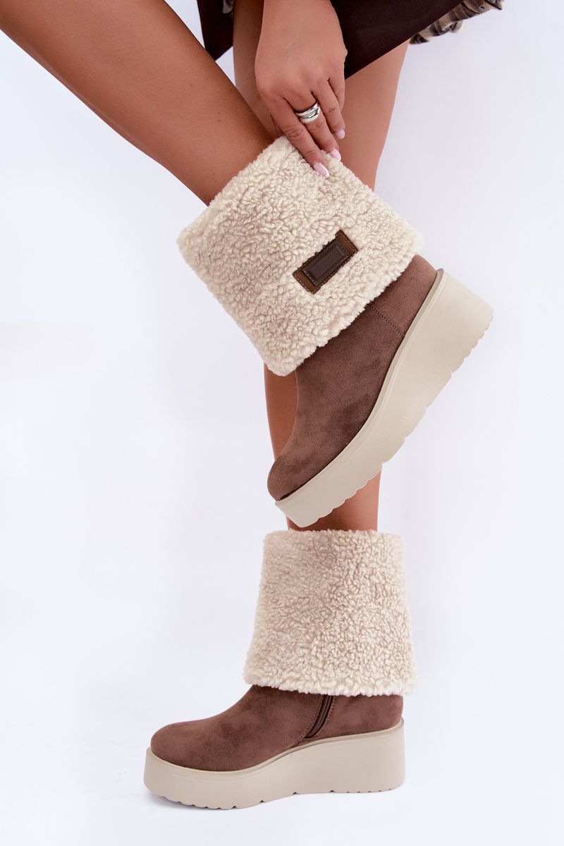 Beige Schneestiefel mit Keilabsatz und umgeschlagenem Schaft