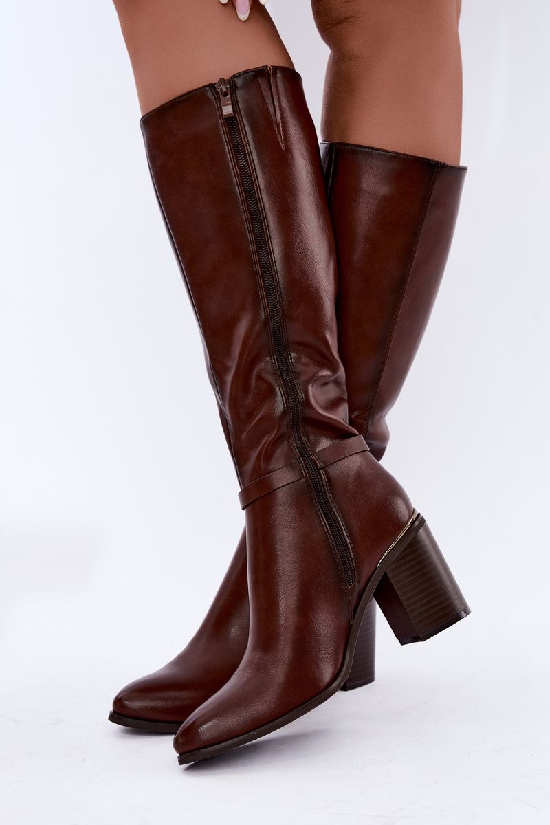 Gefütterte braune Stiefel mit Absatz und Zierband