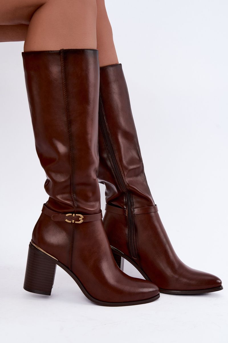 Gefütterte braune Stiefel mit Absatz und Zierband