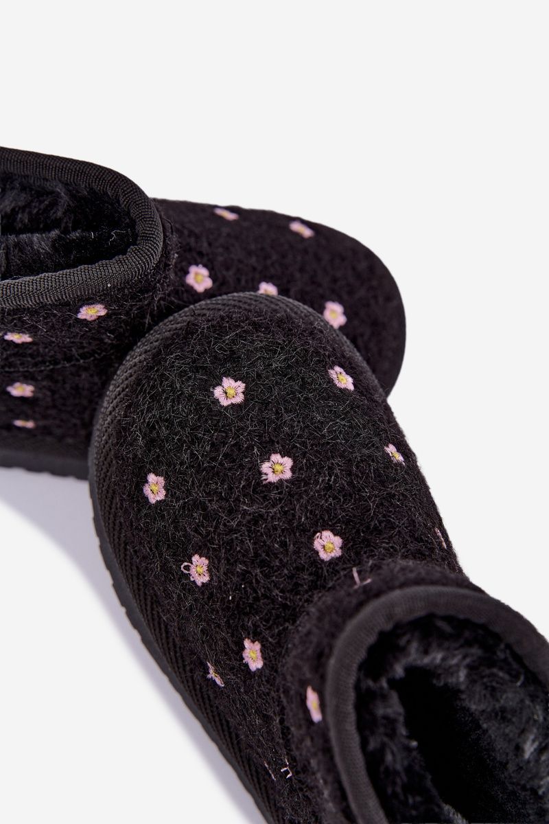 Schwarzer Schneestiefel mit kleinen Blumen und Fell