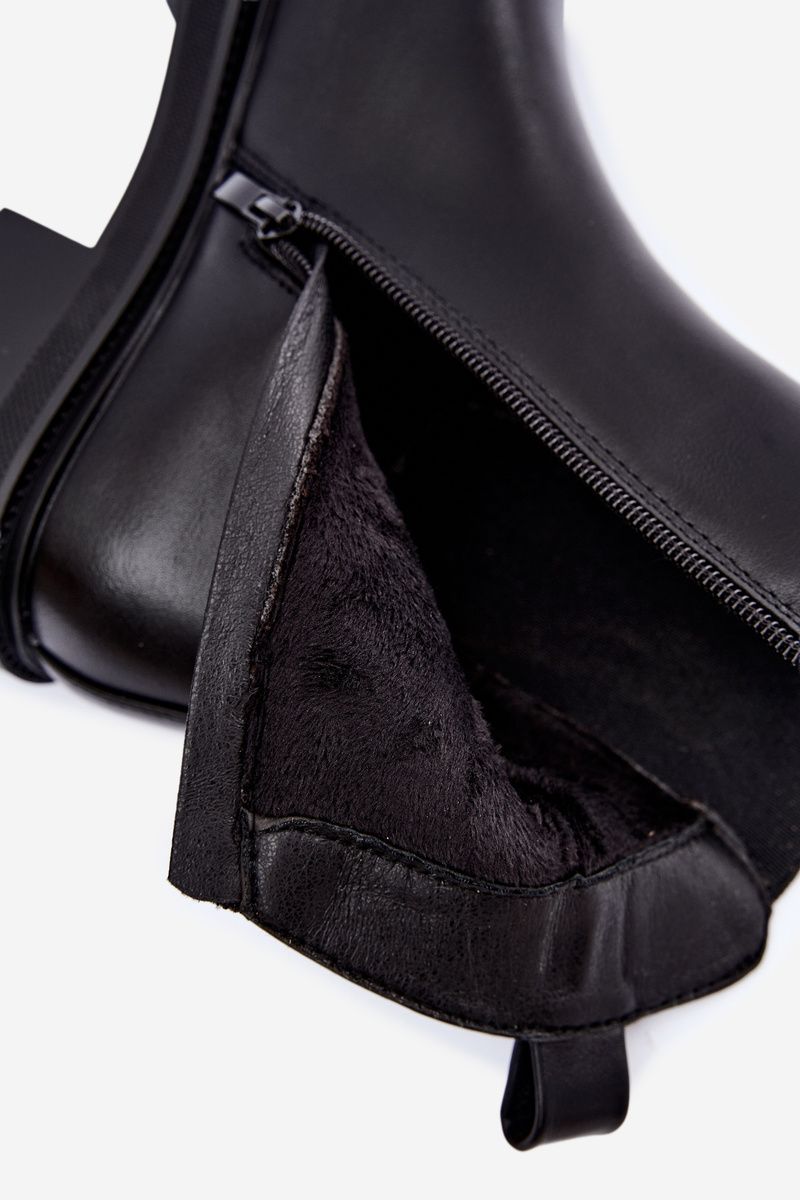Gefütterte schwarze Stiefelette mit Zierde