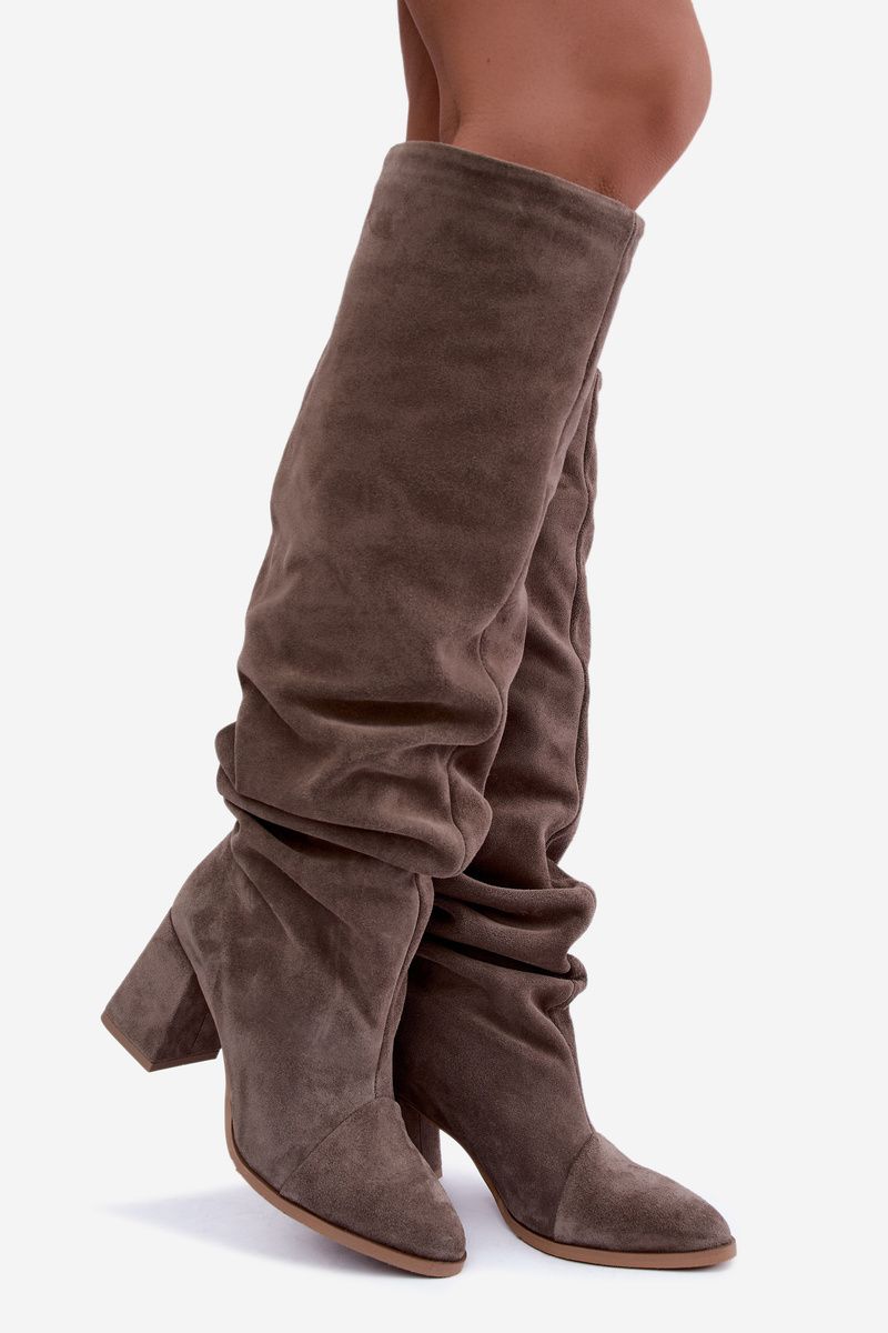 Overknee-Stiefel aus Veloursleder mit Blockabsatz, beige