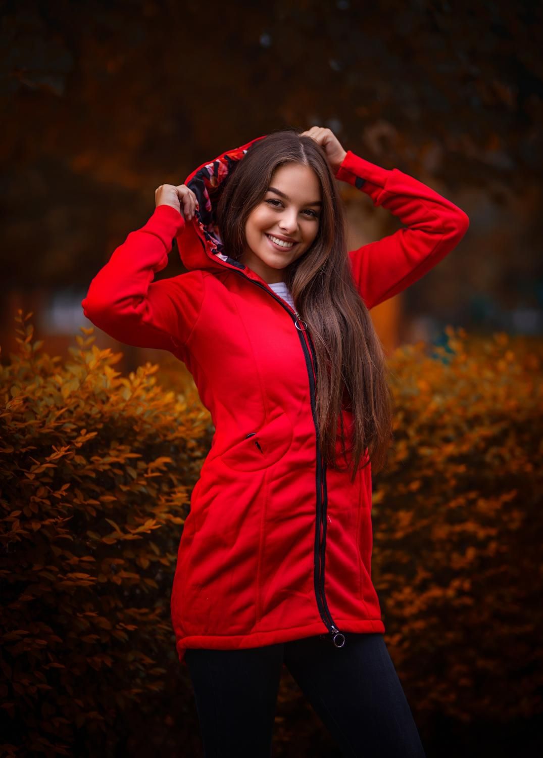 Kapuzenjacke mit Blumen-Optik schwarz