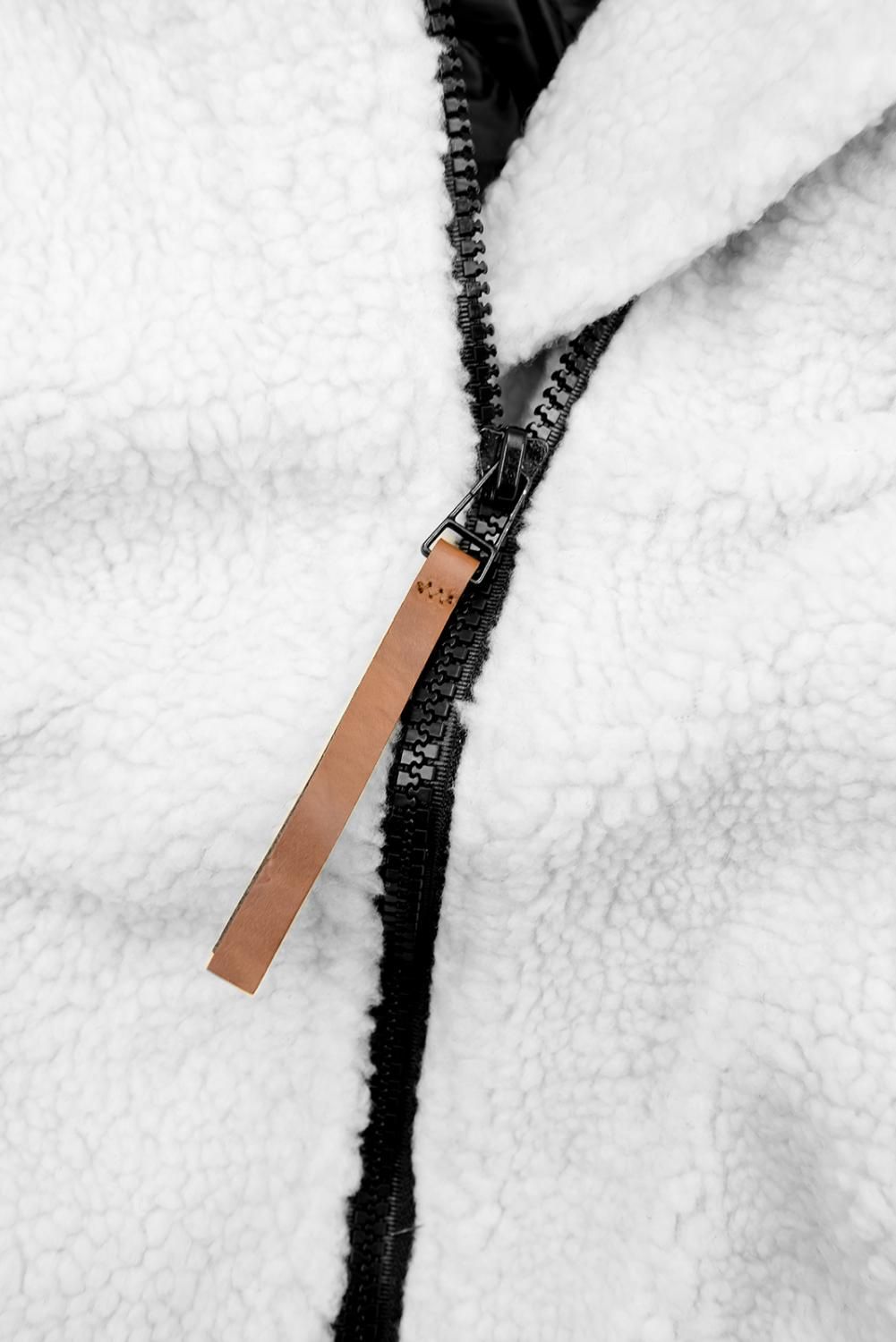 Winter Sweatjacke mit Kunstpelz weiß/schwarz