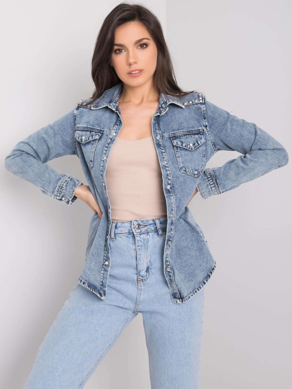 Blaue Jeansbluse mit Nieten
