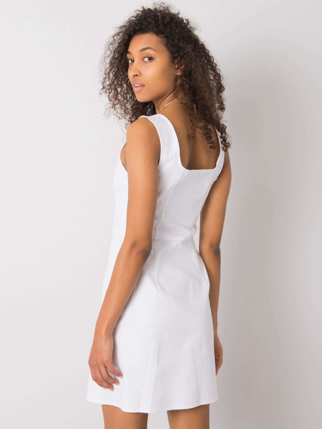 Weiße Kleider mit Knöpfen