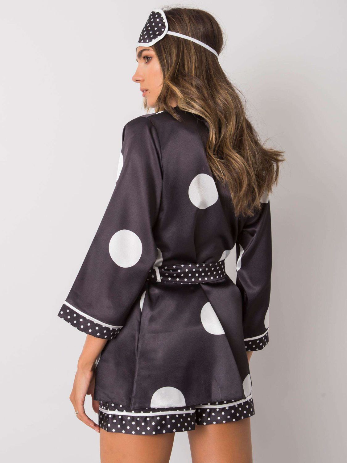 Schwarzes Schlafanzug-Set mit Punkten