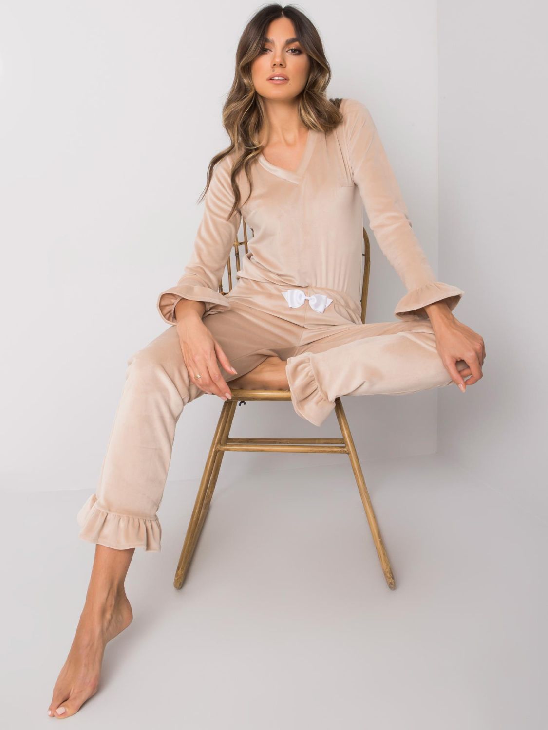 Beige Damen-Pyjama mit Rüsche