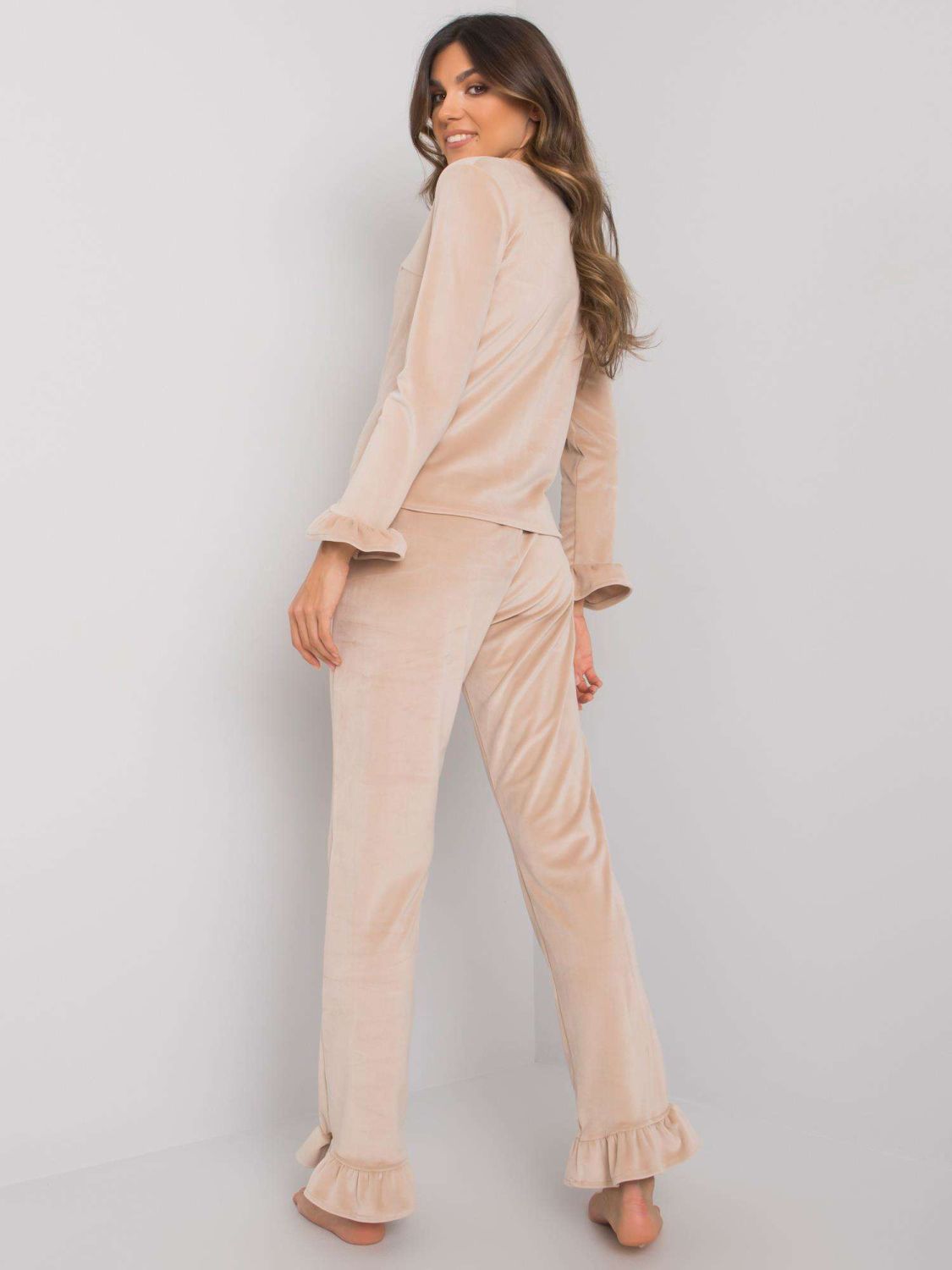 Beige Damen-Pyjama mit Rüsche