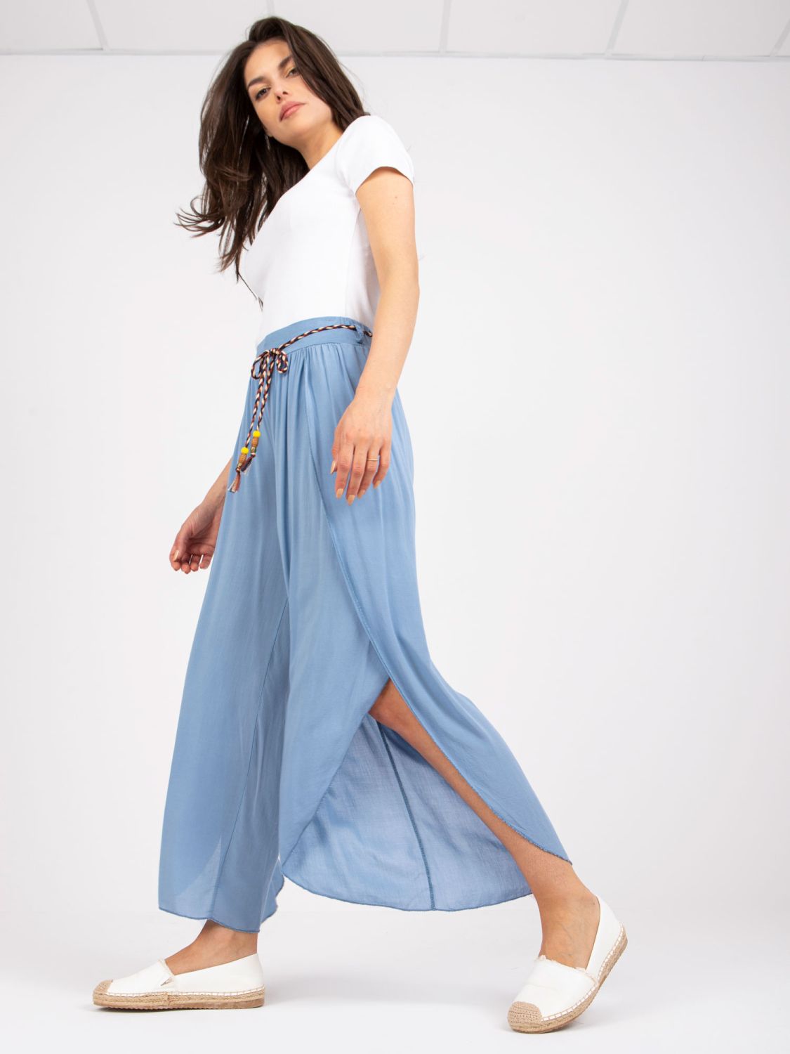 Stylische blaue Hose mit hohem Bund