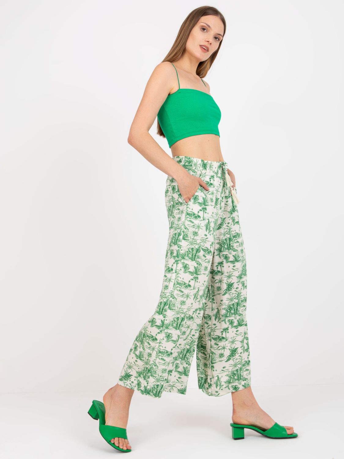 Stylische beige Hose mit hohem Bund