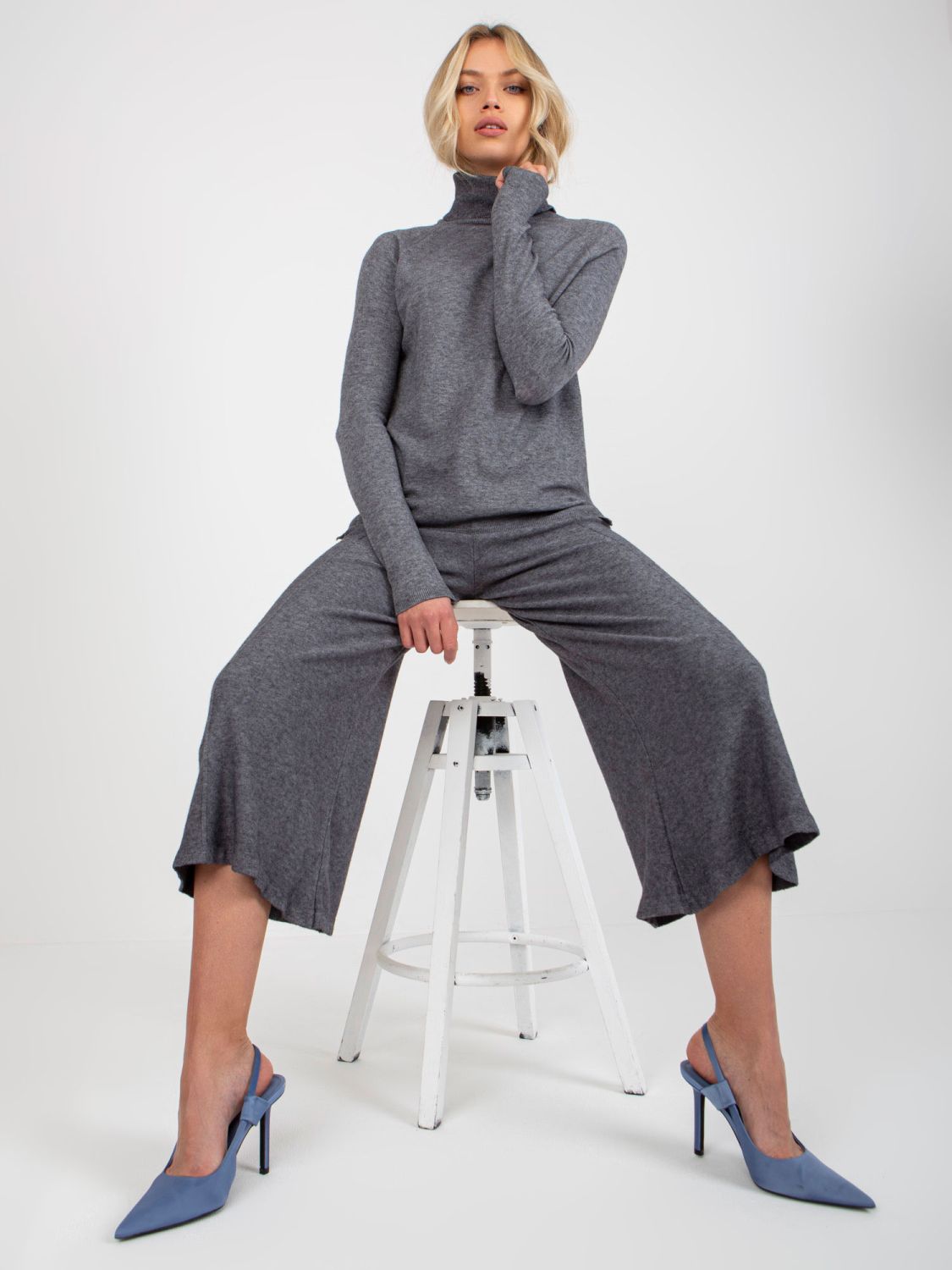 Dunkelgraue weite Strickhose mit Gummibund