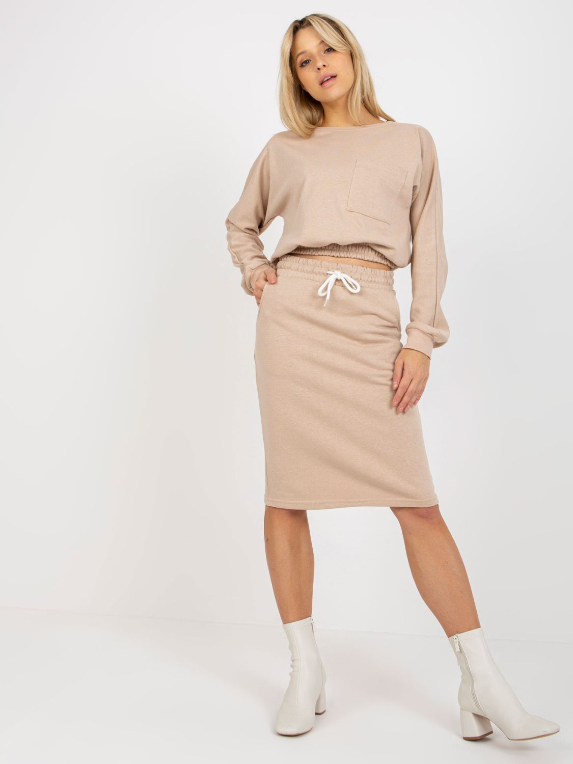 Beiger Casual Komplett mit kurzer Bluse