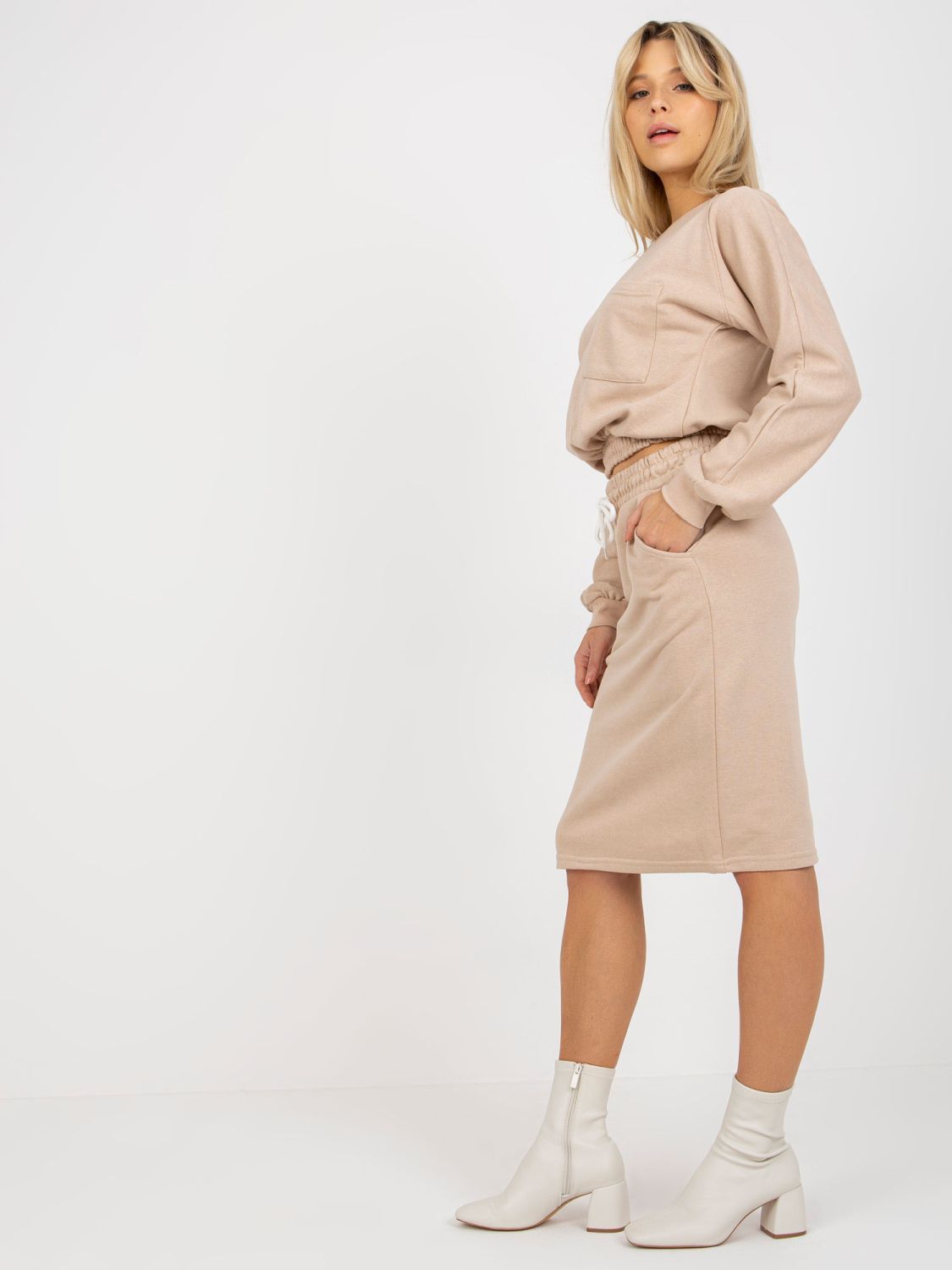 Beiger Casual Komplett mit kurzer Bluse