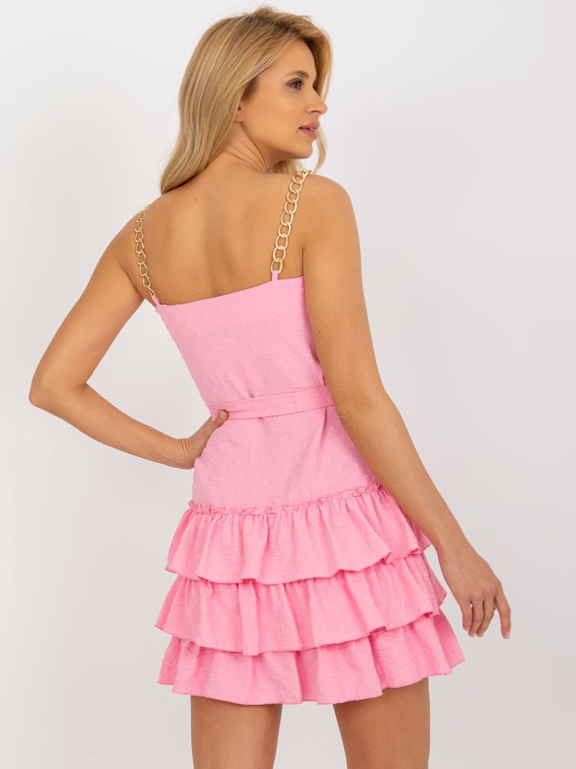 Rosa Mini-Kleid mit Rüschen und Ketten