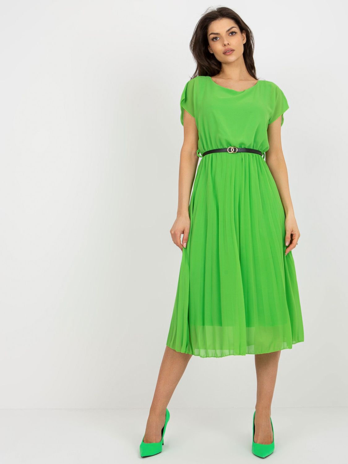 Helle grüne plissierte Viskosekleid