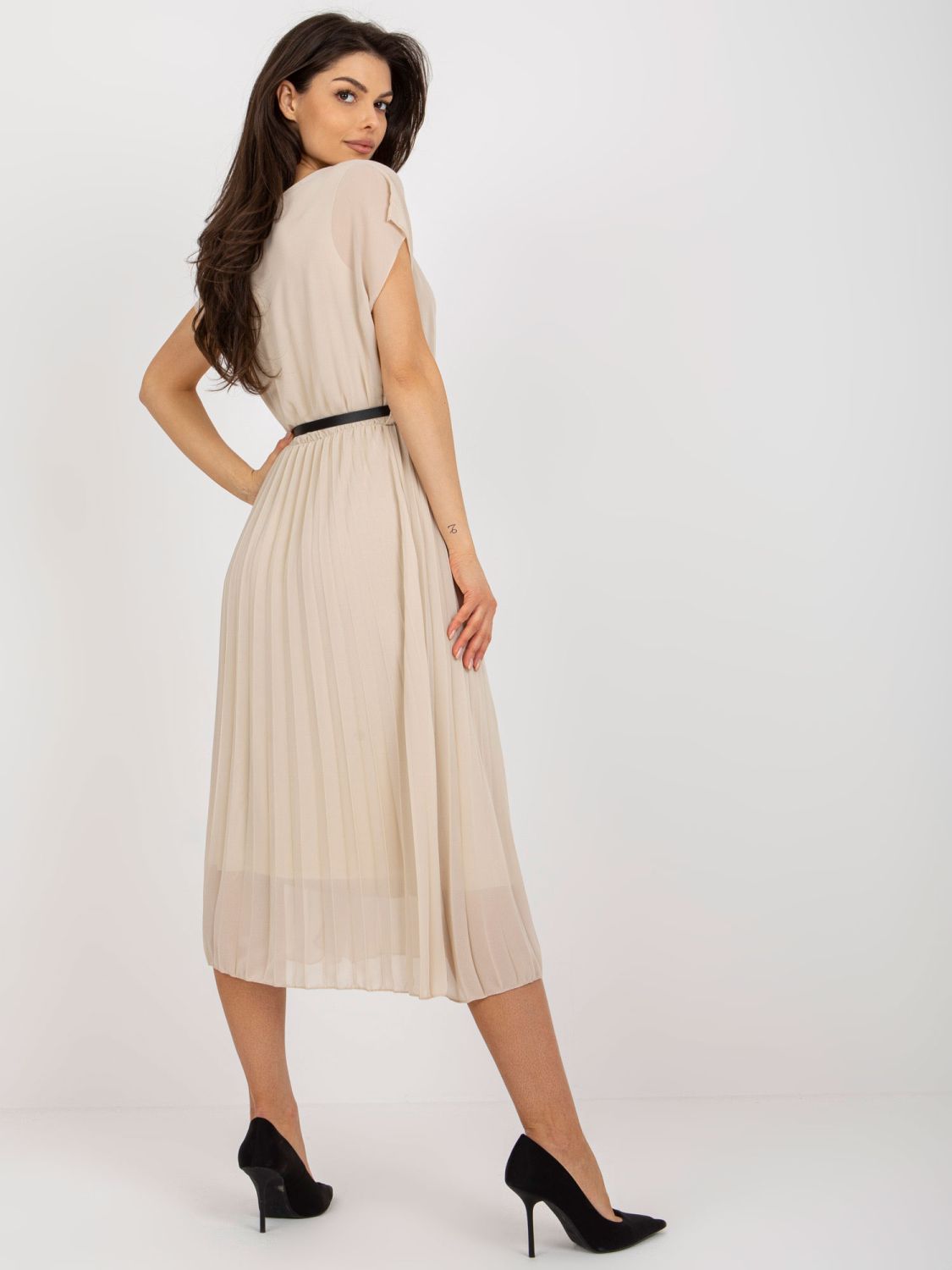 Beige Midi Kleid mit ausgestelltem Schnitt und Falten