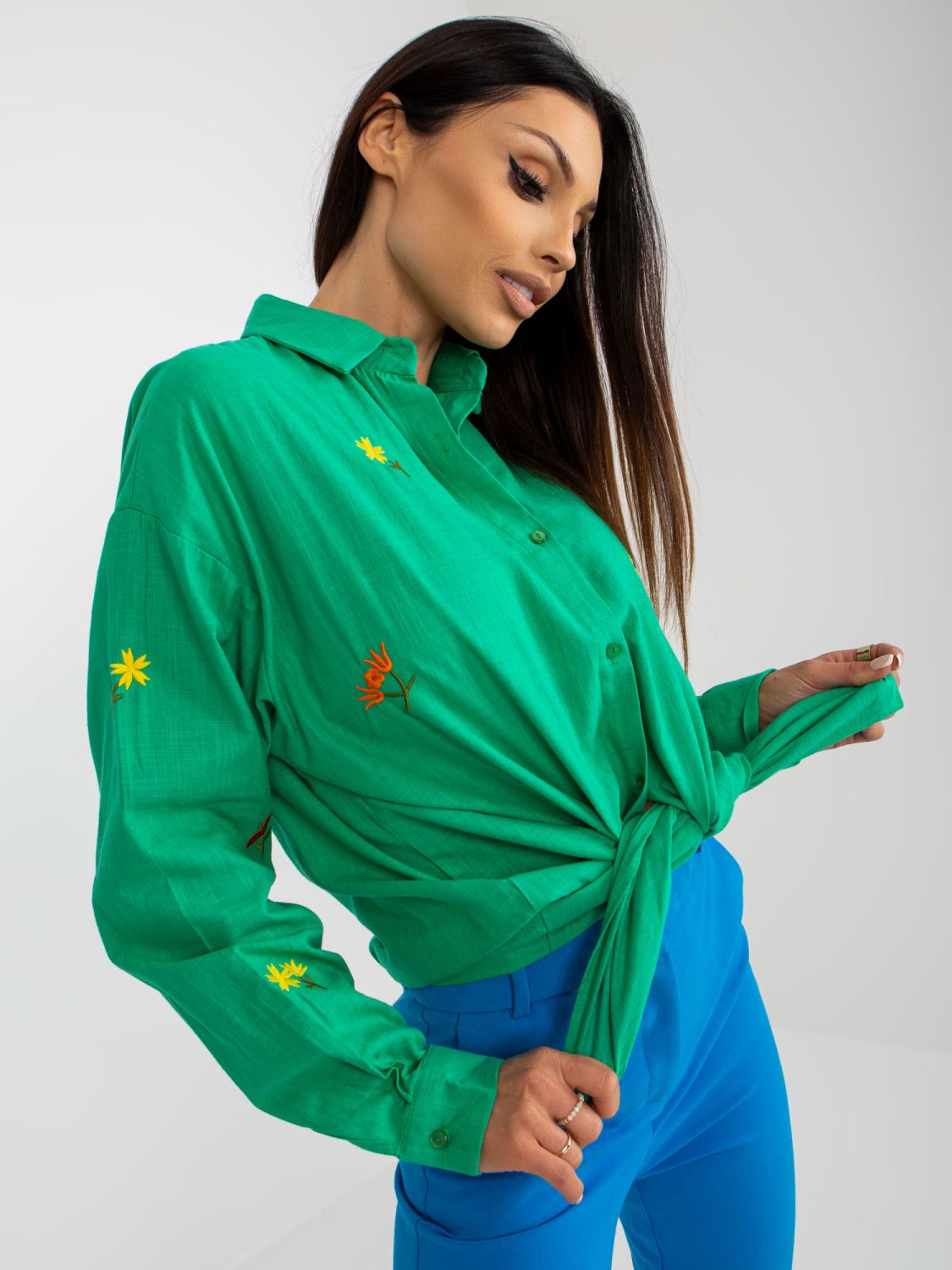 Grüne Oversize-Bluse mit Stickerei