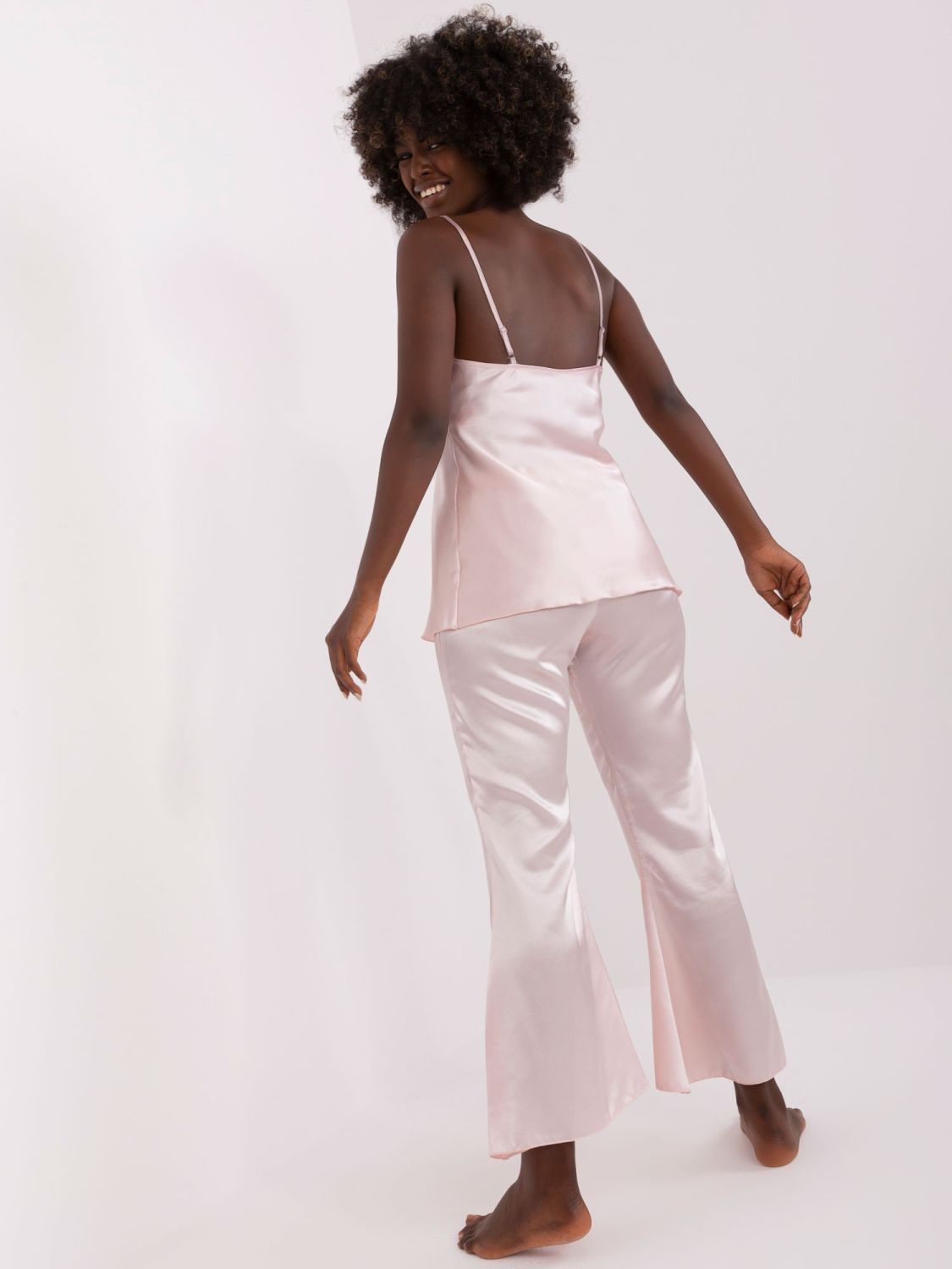 Helle rosa dreiteilige Pyjama mit Hosen