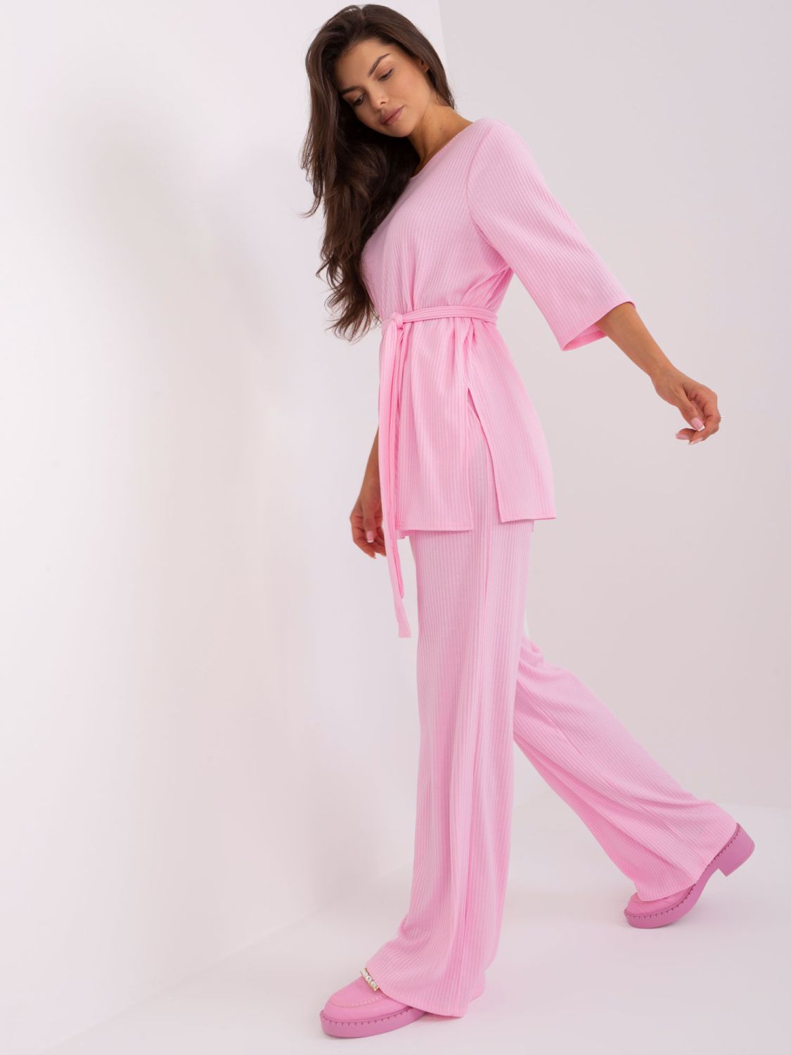 Helle rosa Damen-Casual-Set mit weiten Hosen