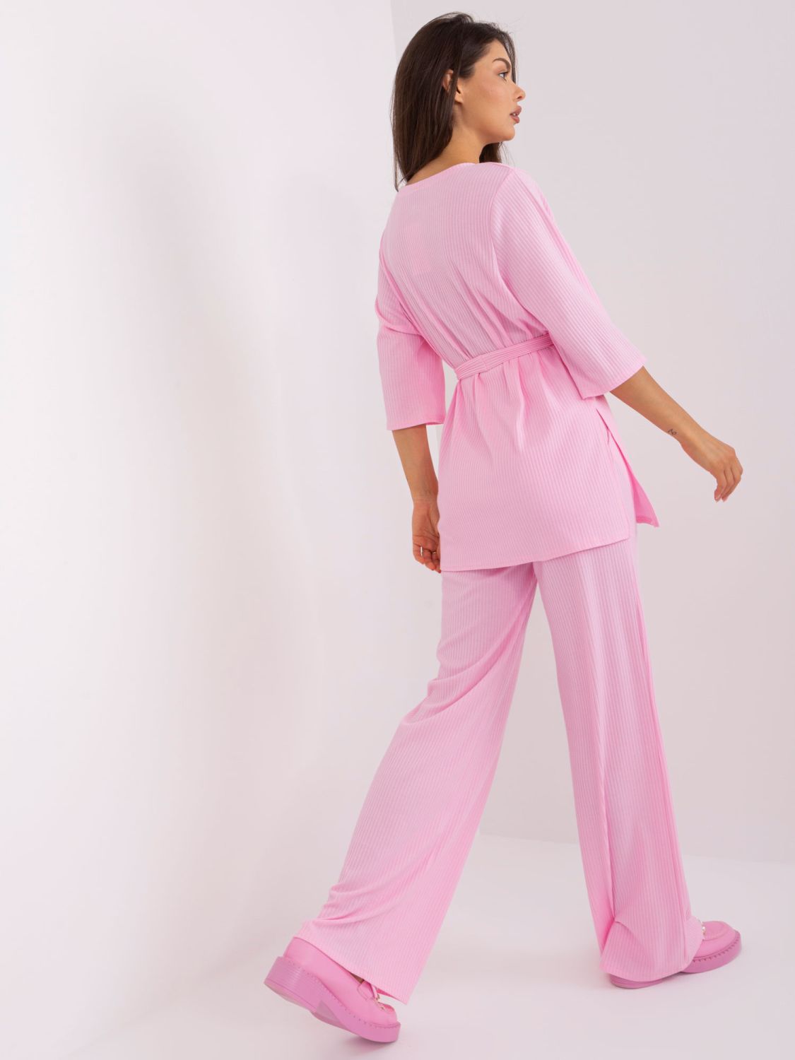 Helle rosa Damen-Casual-Set mit weiten Hosen