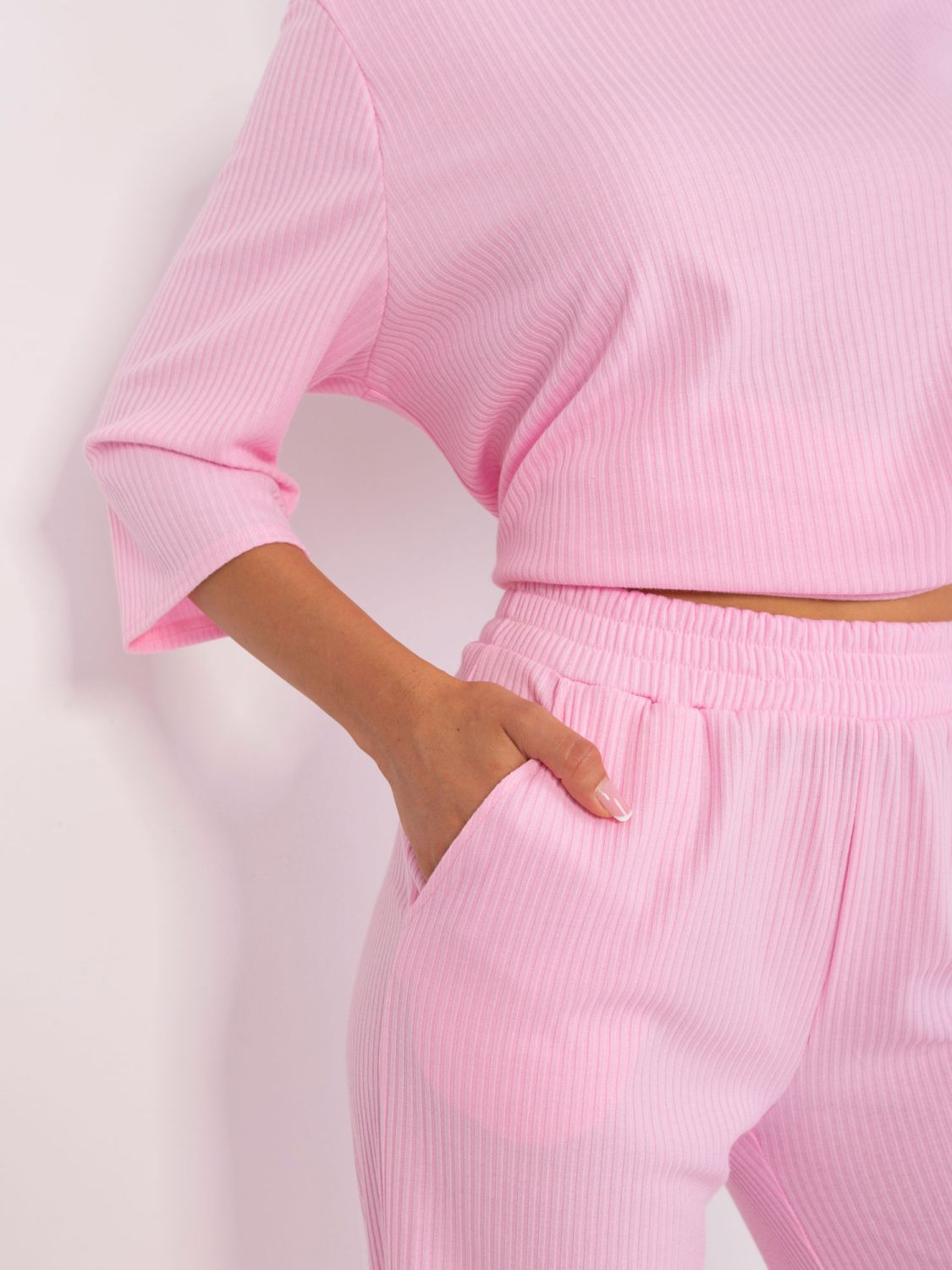 Helle rosa Damen-Casual-Set mit weiten Hosen