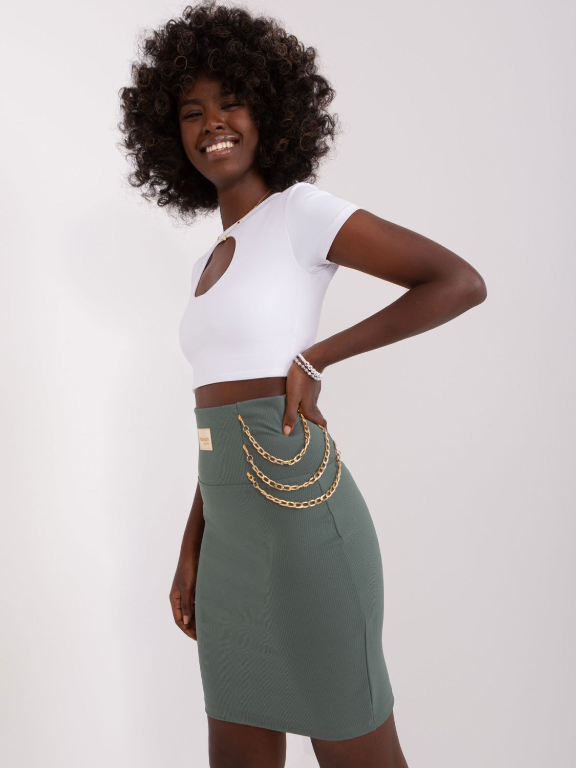 Khaki Strickrock mit Ketten