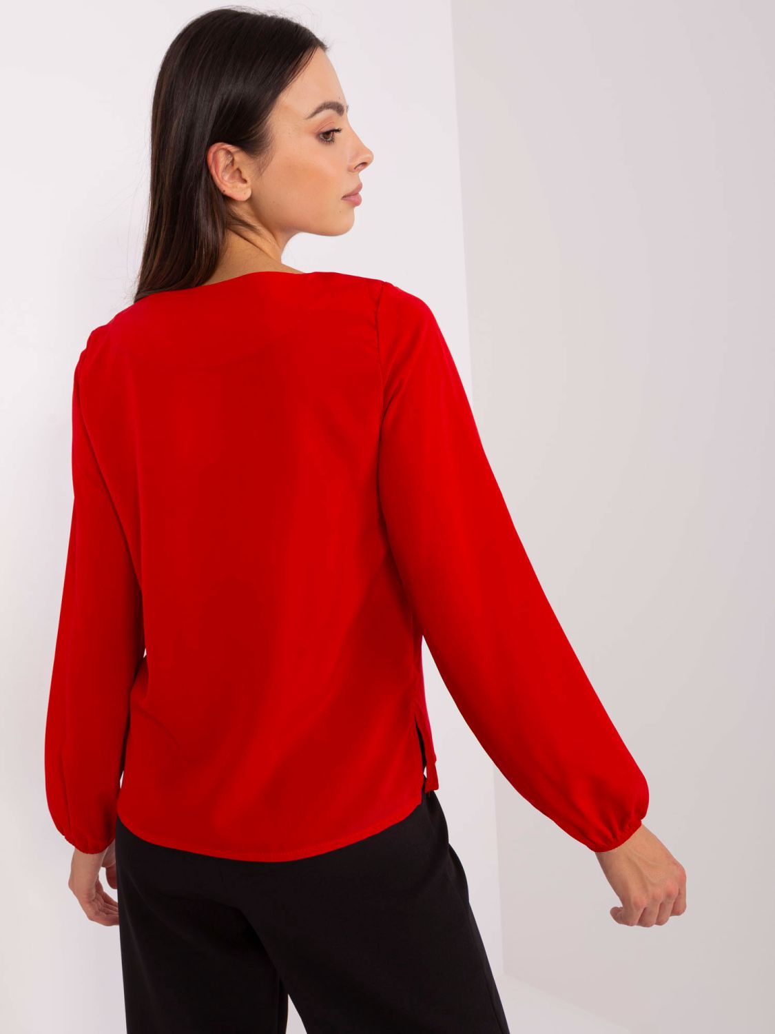 Elegante rote Bluse mit Rundhalsausschnitt