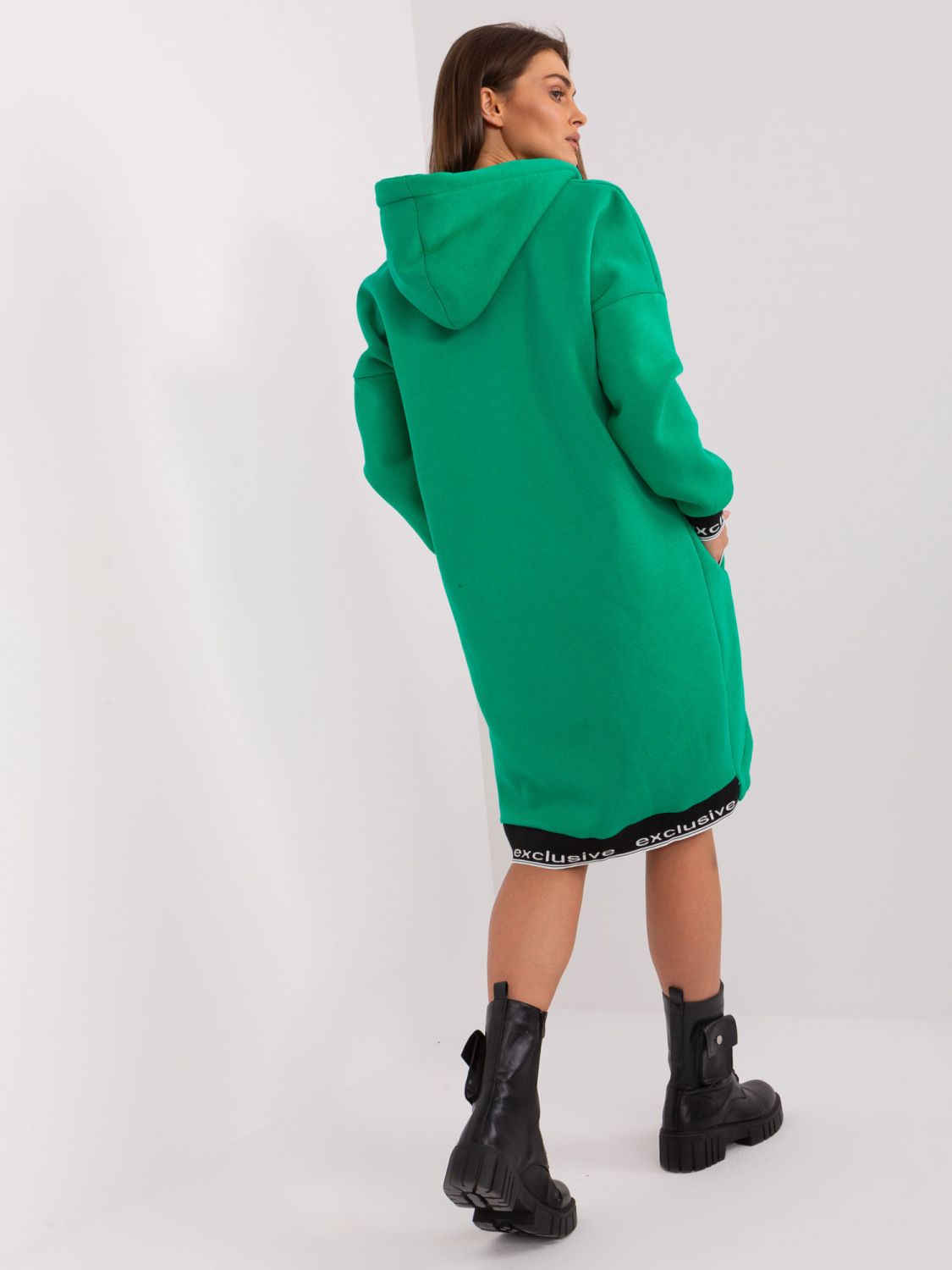 Grüne lange Kapuzenjacke