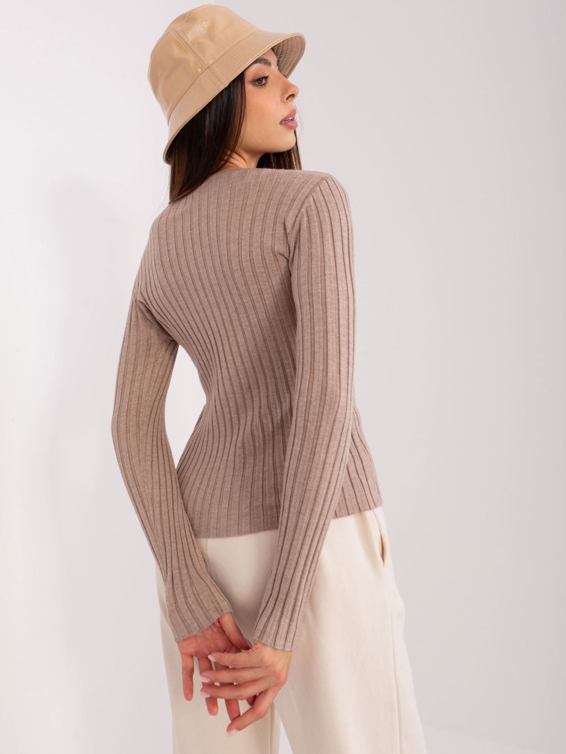 Klassischer gestreifter Pullover in Dunkelbeige